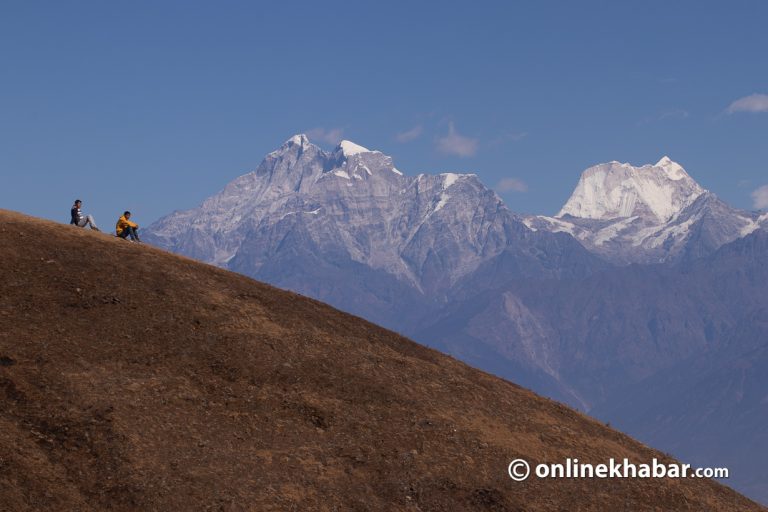 सैलुङको सामुन्ने खुलेको हिमाल ! (फोटो फिचर)