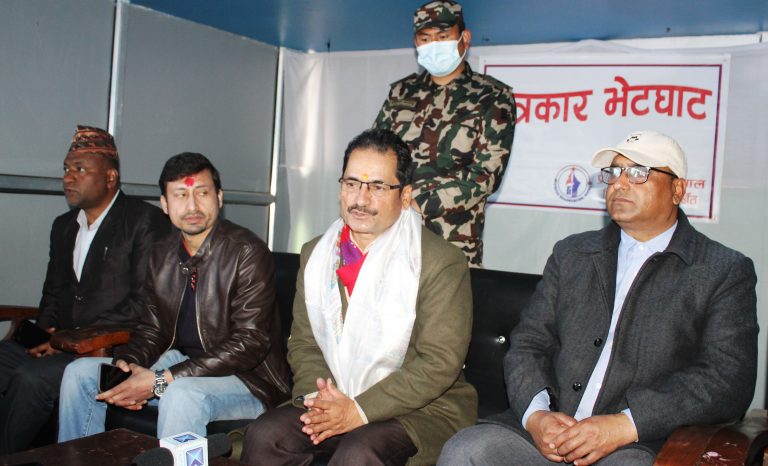 चुनावमा दुवै समूह एक भएर जानुको विकल्प छैन : मन्त्री थापा