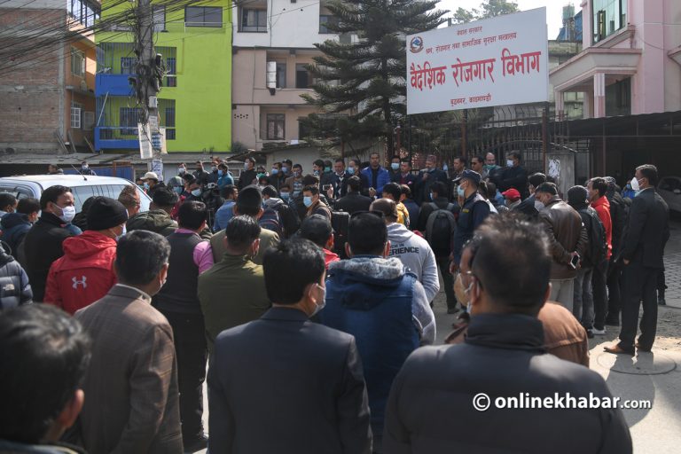 सेवा शुल्क बढाउनुपर्ने लगायतका २१ बुँदे माग गर्दै म्यानपावर व्यवसायी आन्दोलित