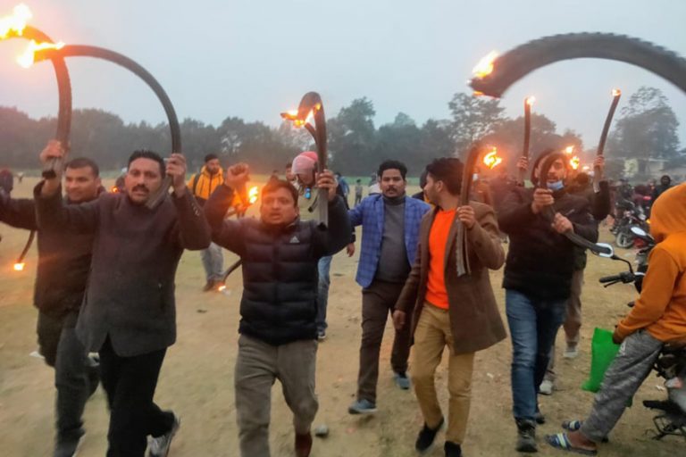 प्रतिनिधिसभा विघटनविरुद्ध महेन्द्रनगरमा मसाल जुलुस