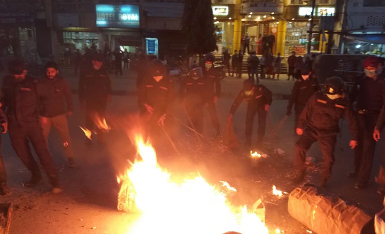 बुटवलमा संसद विघटनविरुद्ध मसाल जुलुस