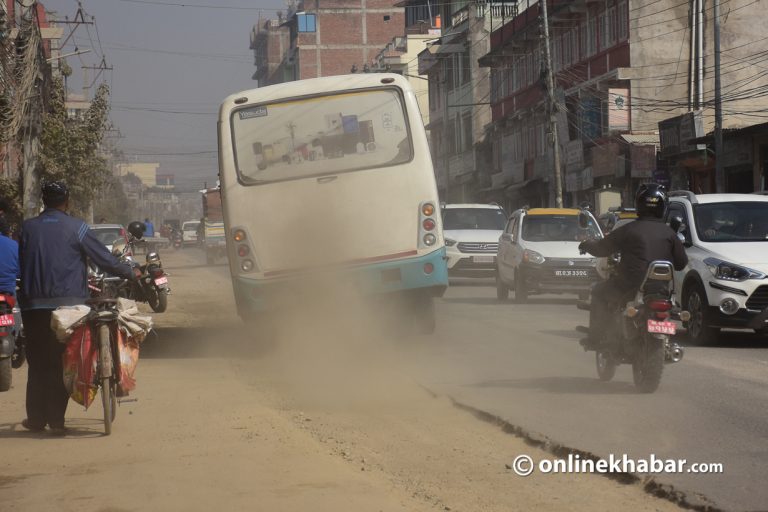 महाराजगञ्ज-बूढानीलकण्ठ सडकमा खाल्डै-खाल्डा, यात्रुलाई सास्ती