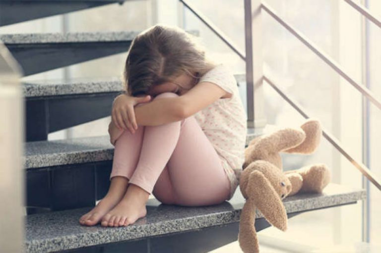 हेलिकप्टर प्यारेन्टिङ : बच्चा कमजोर र परनिर्भर पो हुँदैछ कि ?