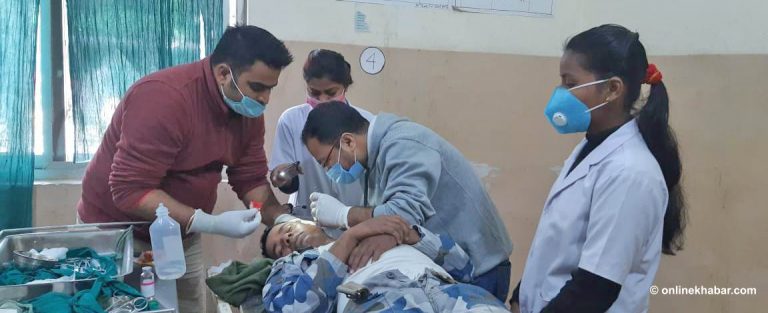 भारतीय बालुवा तस्कर र सशस्त्र प्रहरीबीच झडप, दुईजना सशस्त्र प्रहरी घाइते