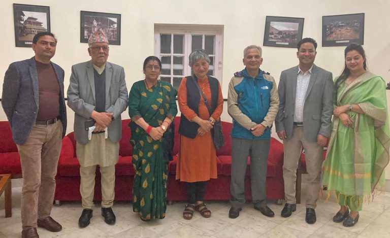 उपचारका लागि दिल्ली पुगेका भट्टराईको बसाइ नेपाली दूताबासमा