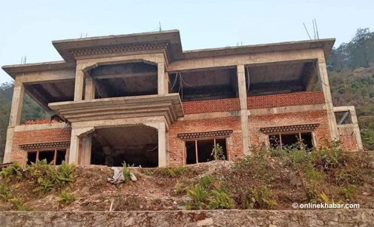 भूकम्पले क्षतिग्रस्त गुम्बा ५ वर्षपछि बल्ल पुनर्निर्माण हुँदै