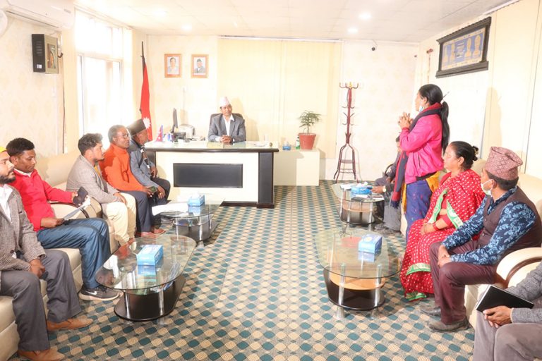 वादी अगुवालाई मुख्यमन्त्रीले भने- जग्गा दिन सकिँदैन