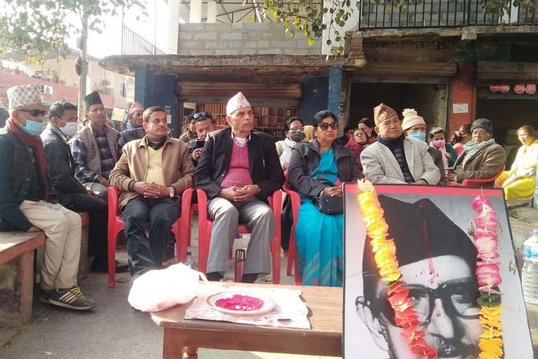 सुर्खेतमा कांग्रेसका भ्रातृ संगठनद्वारा विरोध प्रदर्शन
