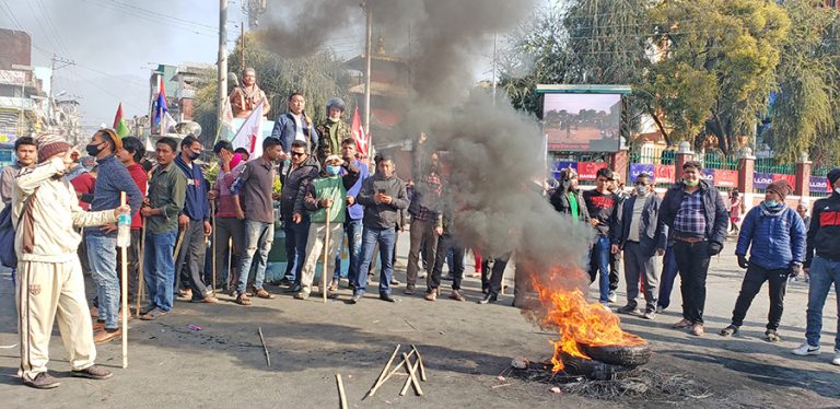 धरानमा बन्दकर्ता र मजदुरबीच झडप