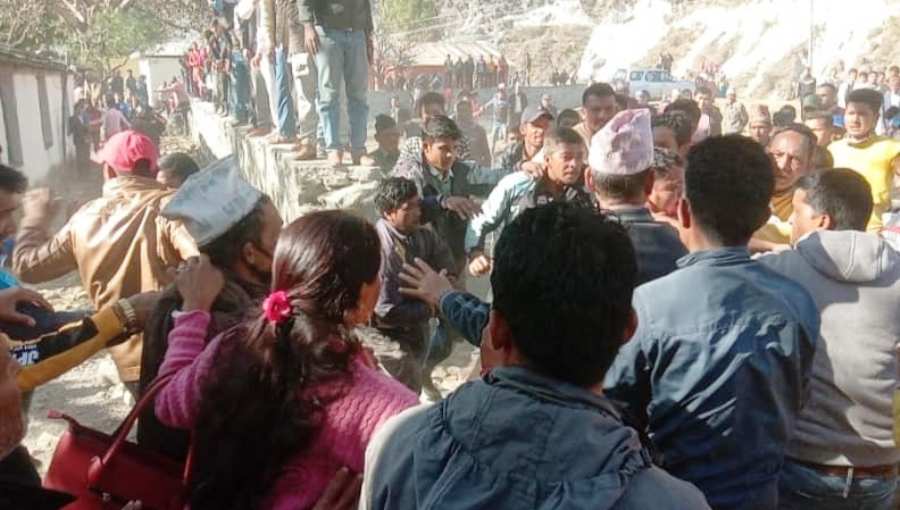 कांग्रेसको कार्यक्रममा ओली समूहको ढुंगामुढा