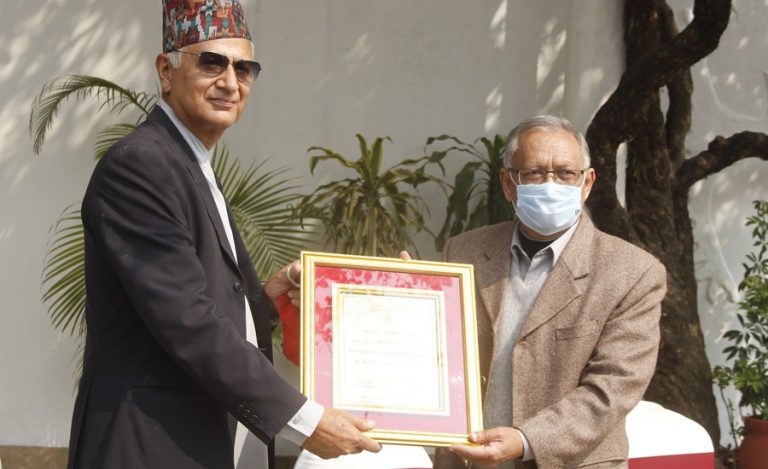 पोखराका विद्वानका अघि अनुहार देखाउन पाएँ !