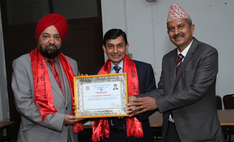 न्यायाधीश थपलियालाई विद्यावारिधी उपाधि