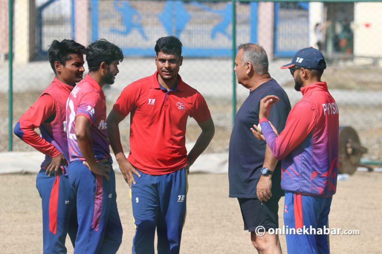 नेपाली खेलाडीको खेल कौशल नियाल्दै डेभ वाटमोर