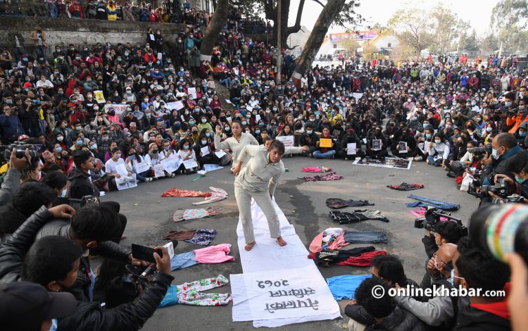 नागरिक आन्दोलन : स्रष्टा जुलुस र महिला मार्चको जम्काभेट