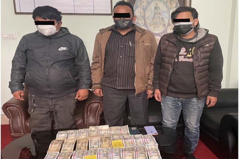 १८ लाख ७८ हजार रुपैयाँसहित तीनजना हुण्डी कारोबारी पक्राउ