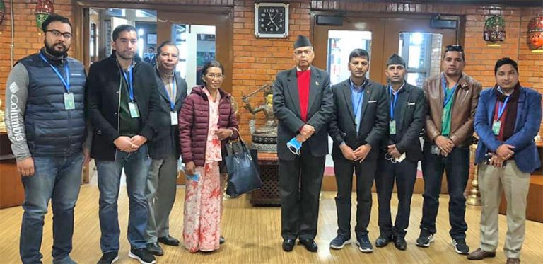 पूर्वप्रधानमन्त्री झलनाथ खनाल दिल्ली प्रस्थान