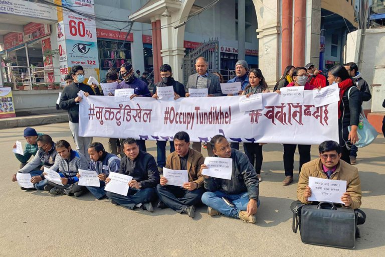 ‘सार्वजनिक स्थानमा जनतालाई रोक्न पाइन्न’