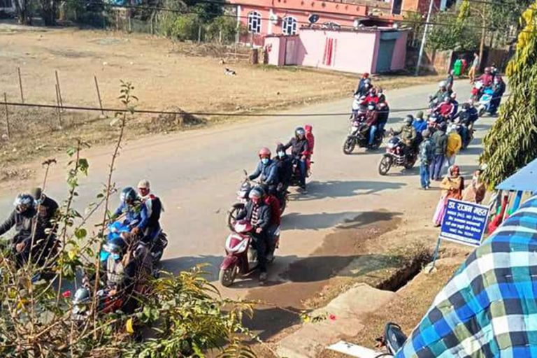 सुर्खेतमा बन्दको विरोधमा ओली समूहको र्‍याली