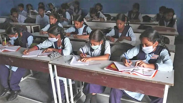 दिल्ली सरकारले आठ कक्षासम्मका विद्यार्थीलाई परीक्षा नलिइ पास गर्ने