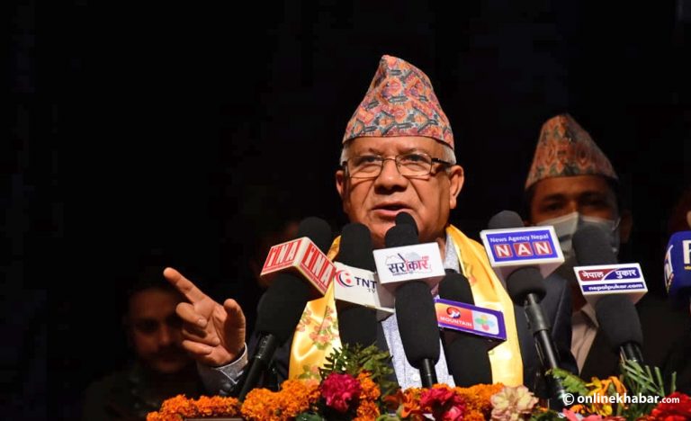 स्पष्टीकरणबाट तर्सिदैनौं, आत्मसमर्पण गर्दैनौं : माधव नेपाल