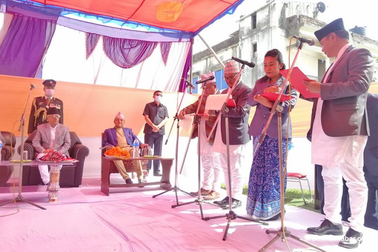 दल र गुट फेर्नेलाई मन्त्री पद, नेपाल समूह आउट