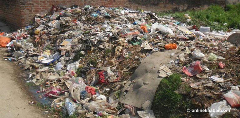 कर उठाउने नगरपालिकाले फोहर उठाउँदैन
