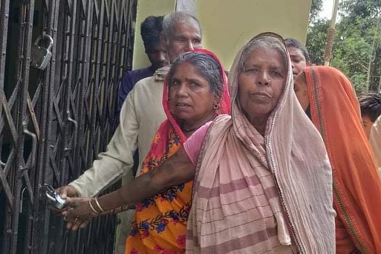 भत्ता नदिएको भन्दै ज्येष्ठ नागरिकले लगाए गाउँपालिकामा ताला