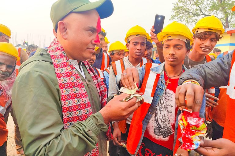 गौतमबुद्ध क्रिकेट रंगशालालाई आर्थिक सहयोग जुटाउन मेची-महाकाली अभियान