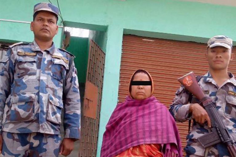 स्रोत नखुलेको ३ लाख रुपैयाँसहित एकजना महिला पक्राउ