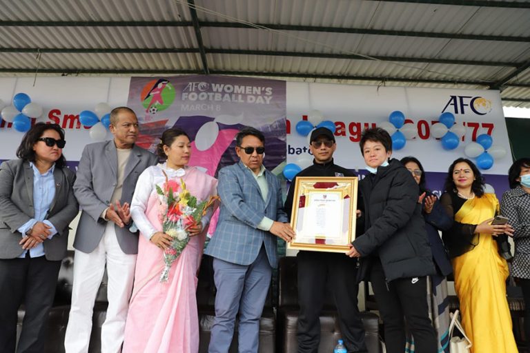 नारी दिवसमा फुटबलर निरु थापा सम्मानित