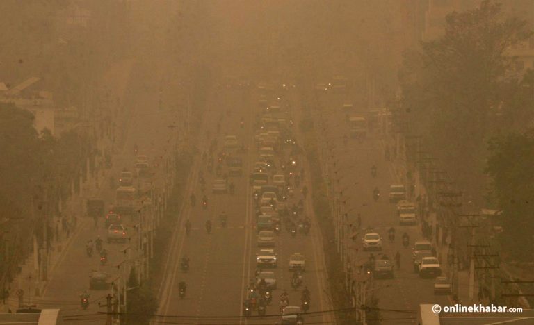 उकुसमुकुस सहर : किन प्रदूषित बन्यो काठमाडौंको आकाश ?