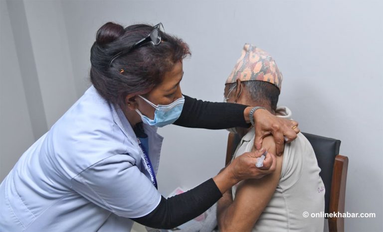 ललितपुर महानगरमा ७४ वर्षमाथिका जेष्ठ नागरिकलाई निमोनियाविरुद्धको खोप दिइने