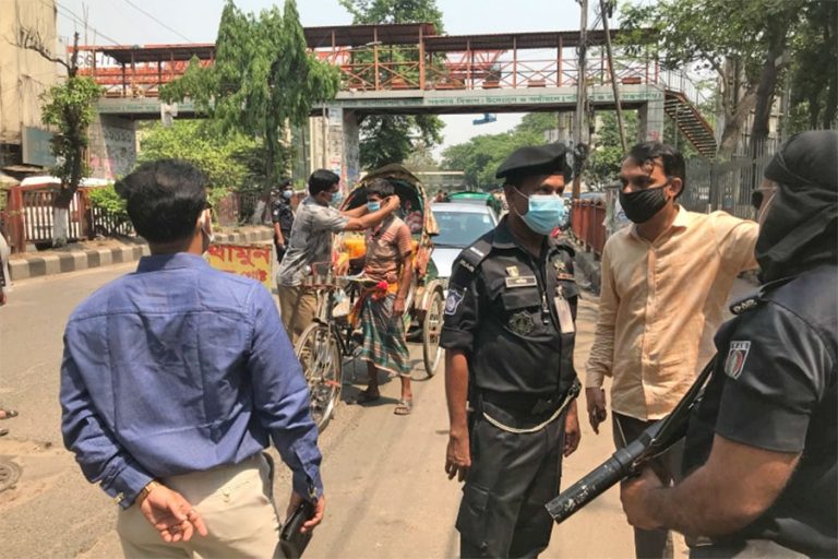 बंगलादेशमा लकडाउनको विरोधमा भएको प्रदर्शनमा तीनजनाको मृत्यु