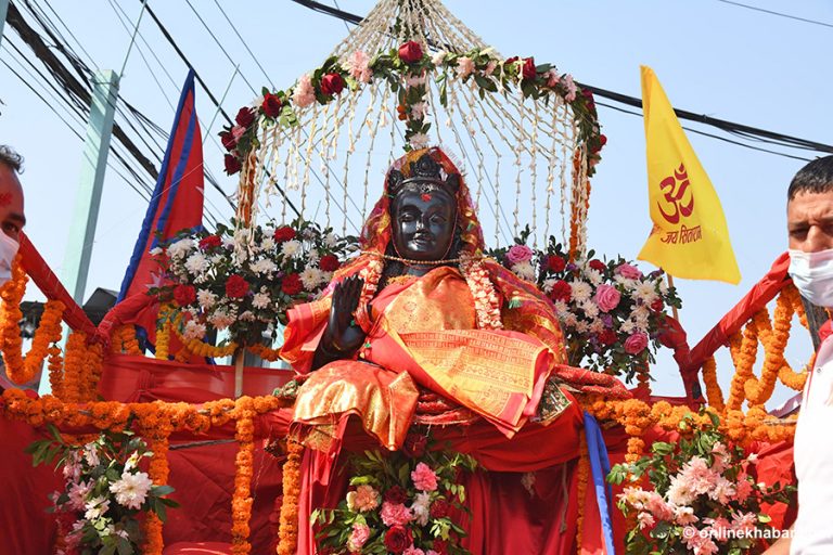 बालुवाटारमा धार्मिक उत्सव, माडी पठाउने राम-सीताका मूर्ति प्रधानमन्त्रीद्वारा हस्तान्तरण