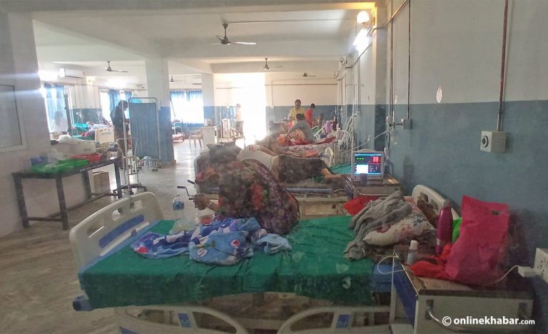 गण्डकी संक्रामक अस्पताल : कोरोनाका गम्भीर बिरामीलाई पनि छैन बेड
