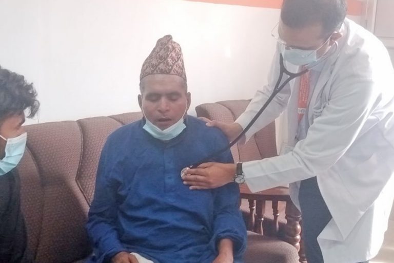 विराटनगरमा दुर्गाप्रसादको उपचार सुरु