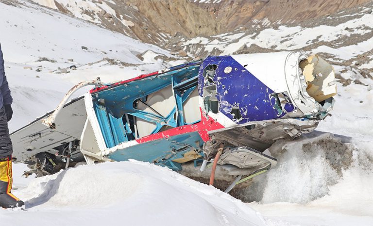 धौलागिरि हिमालमा १५ वर्षअघि दुर्घटनाग्रस्त हेलिकप्टर र मानव अवशेष भेटियो