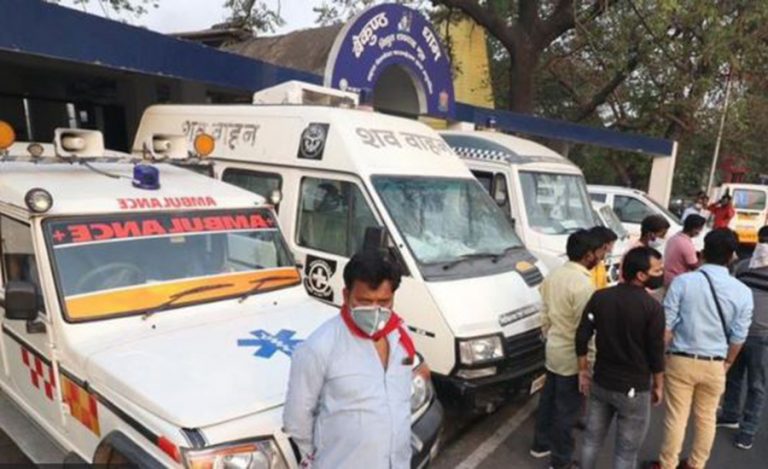 भारतमा कोरोनाको दोस्रो लहर : अन्तिम संस्कारका लागि घाटमा घण्टौं लाइन