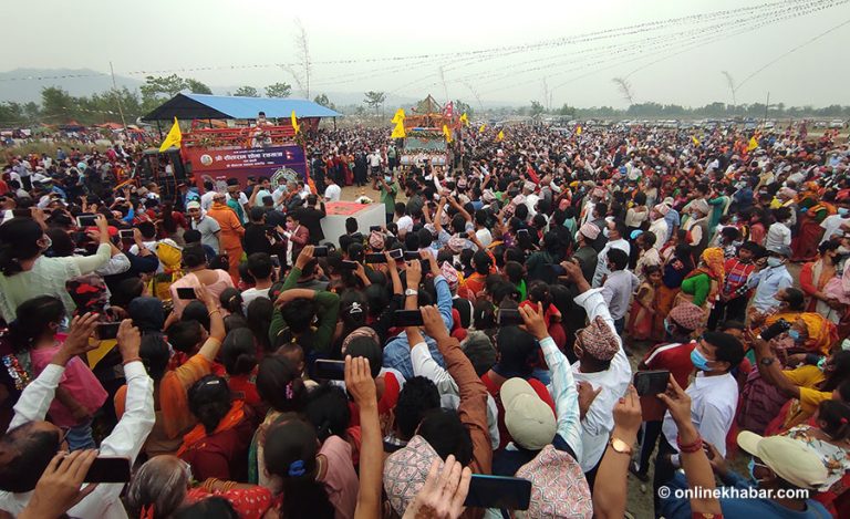 महामारीलाई गिज्याउने भीडमा मन्त्री नै अतिथि !
