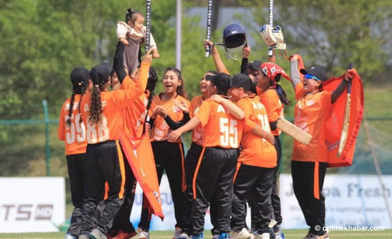 ललितपुर मेयर्स वुमन्स च्याम्पियनसिप क्रिकेटको उपाधि एपीएफलाई