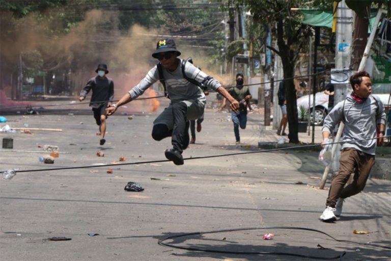 म्यानमारमा सेनाविरुद्धको प्रदर्शनमा ११ जना मारिए