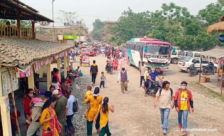 नयाँ वर्षमा सौराहाका सडकमा घुइँचो, होटल सुनसान