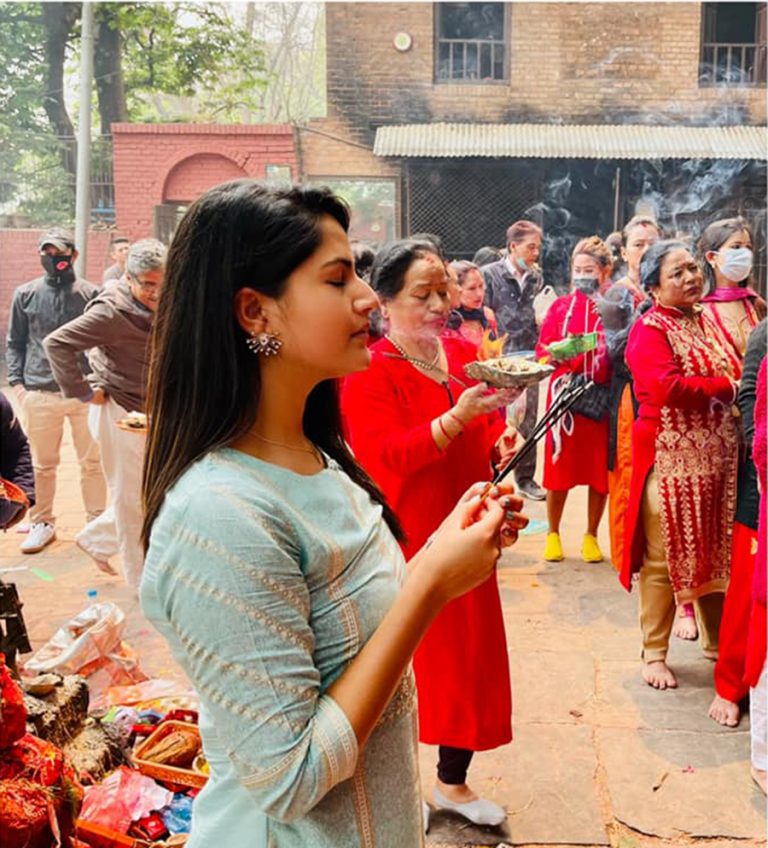 २८ बर्षमा वर्षा, भन्छिन्–‘फिल्म क्षेत्रबाट खुशी छु’