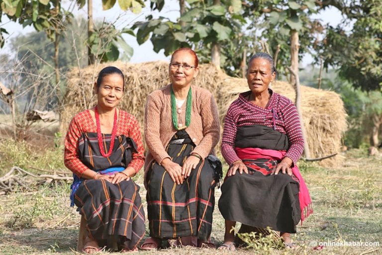 धिमाल जातिको मौलिक पहिरन : गहनामा झल्किन्छ जातीय विशेषता