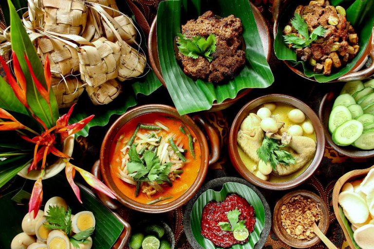 इण्डोनेसियाली खाना : जडीबुटी र मसलायुक्त भिन्न भोजन संस्कृति