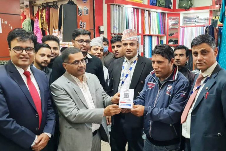 पोखरामा मेगा बैंकको क्यूआर कोड सेवा