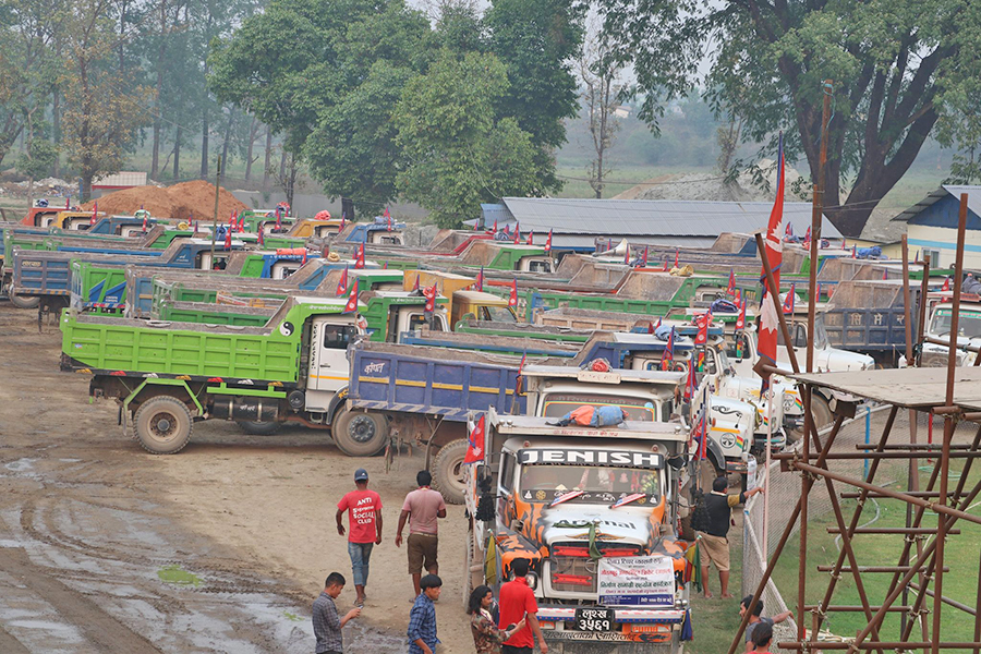 क्रिकेट रंगशालालाई ५३ टिपर निर्माण सामग्री सहयोग