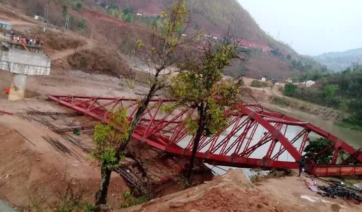त्रिशूलीमा फेरि खस्यो २४ करोडमा बन्दै गरेको पुल