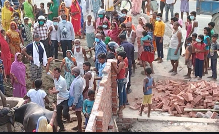 सार्वजनिक जग्गा हडपेको भन्दै मेयरले भत्काइदिए घर