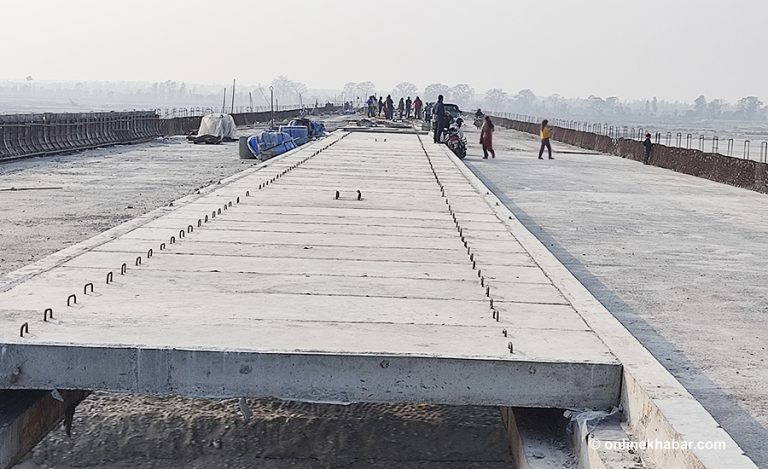 साढे तीन महिनादेखि महाकाली पुलको काम प्रभावित